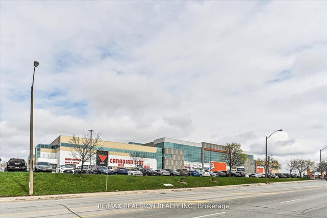 73 - 721 Lawrence Avenue W