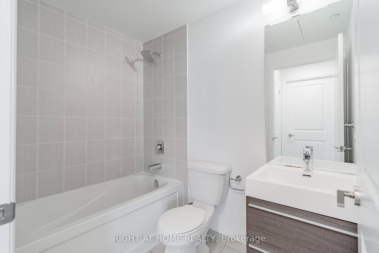15 Zorra Street • #901 • Toronto, ON photo 23