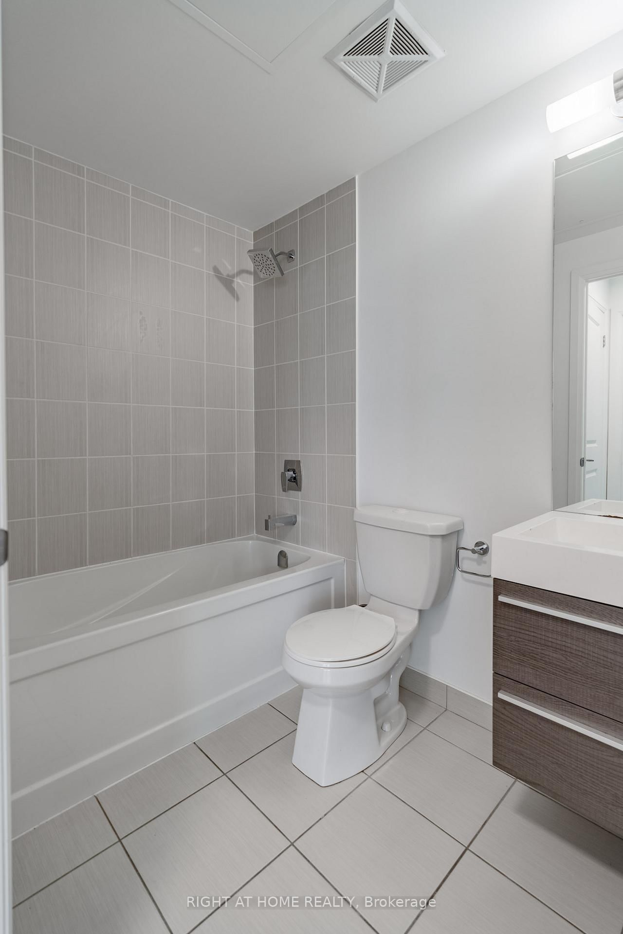 15 Zorra Street • #901 • Toronto, ON photo 26