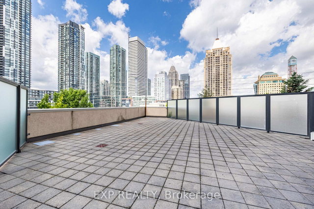 303 - 330 Burnhamthorpe Road W