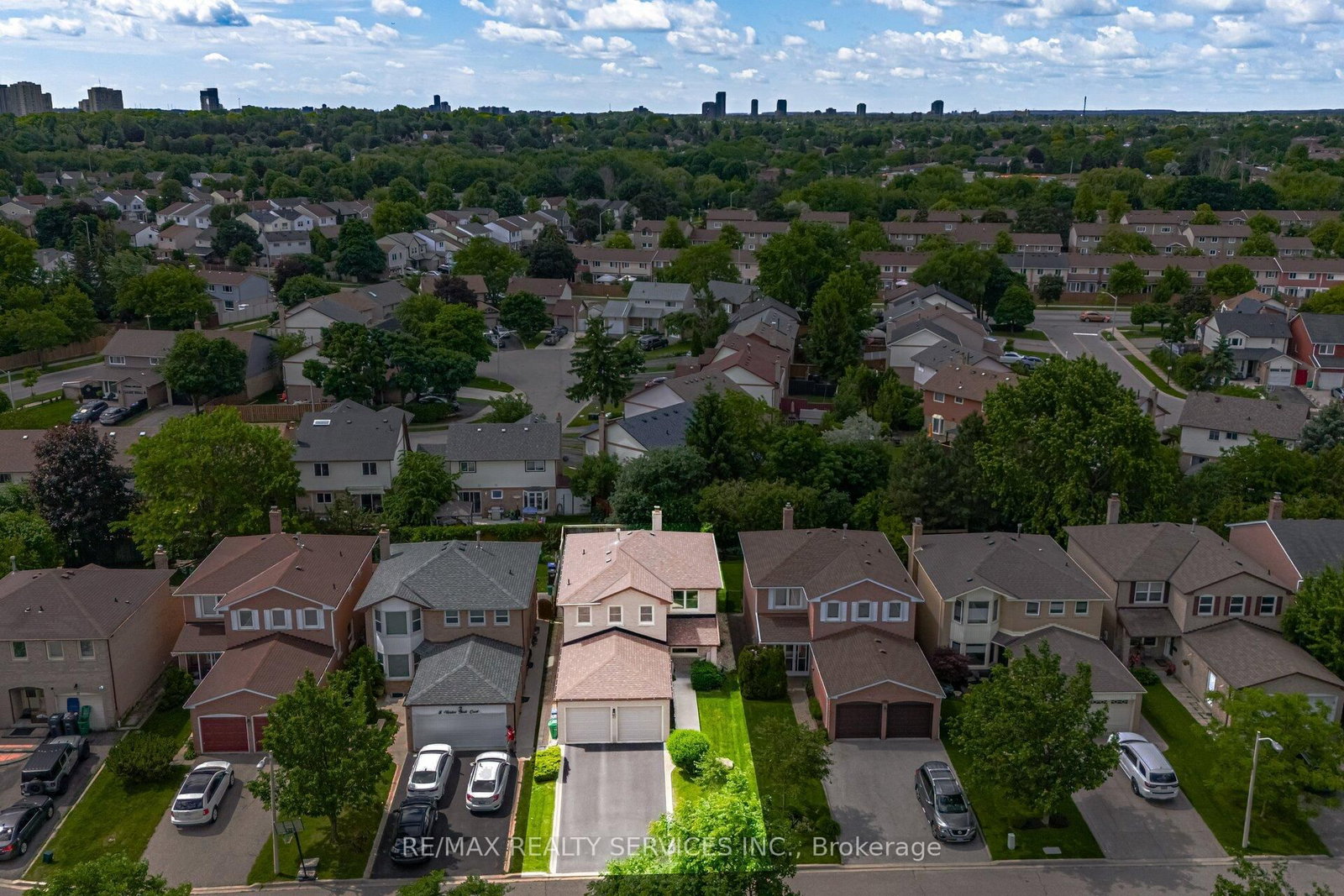 10 Meadow Bush Court, Brampton, ON, photo 2