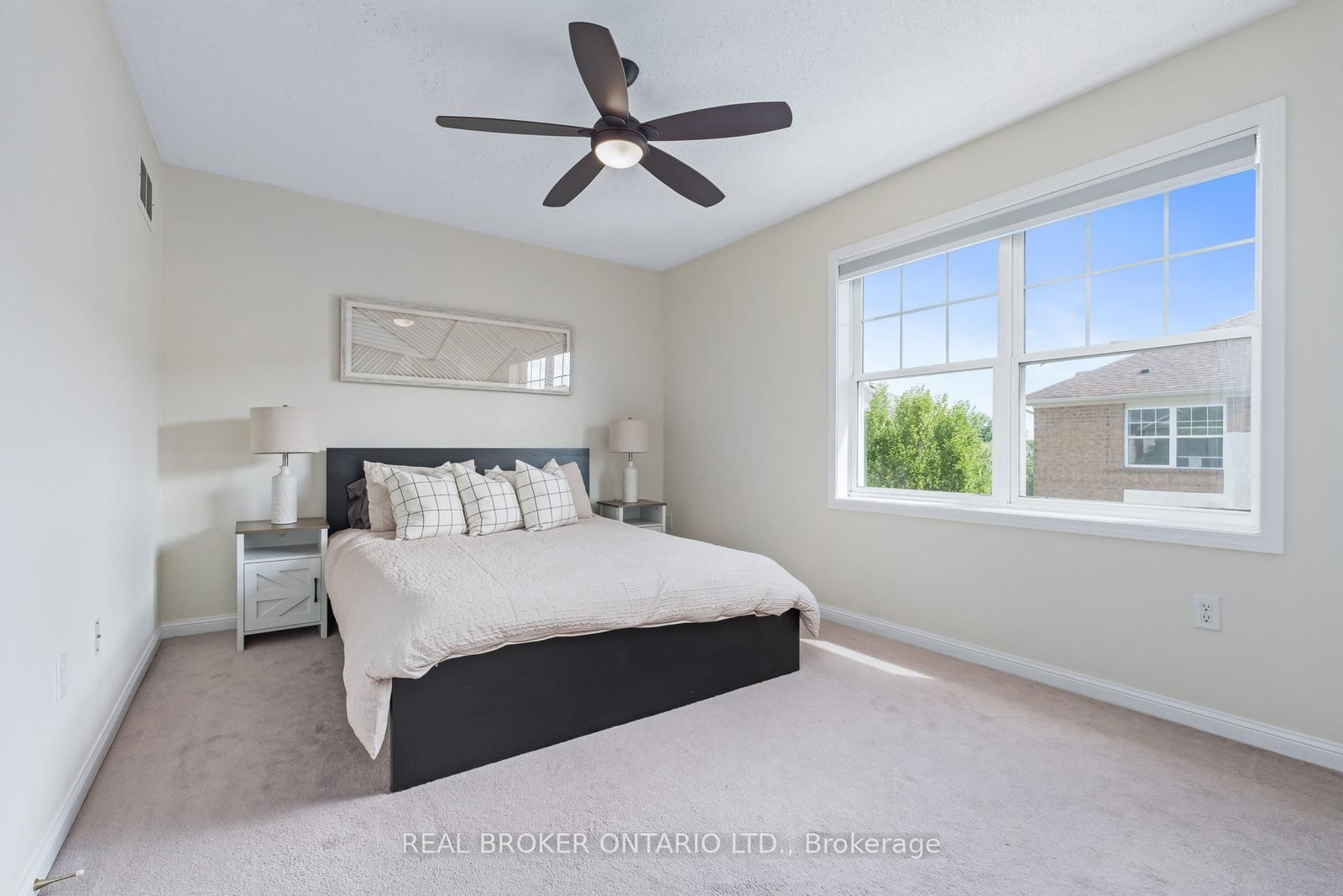 59 Seed house Lane • Halton Hills, ON photo 11