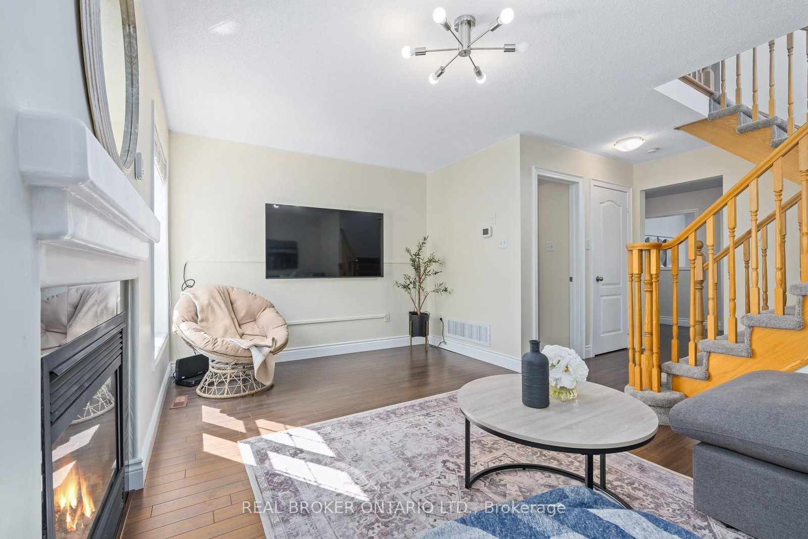 59 Seed house Lane • Halton Hills, ON photo 4
