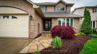 2393 Arnold Crescent — photo 4