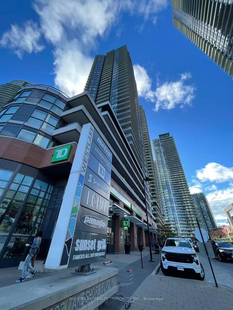 home for lease on 805-2212 Lakeshore Boulevard W