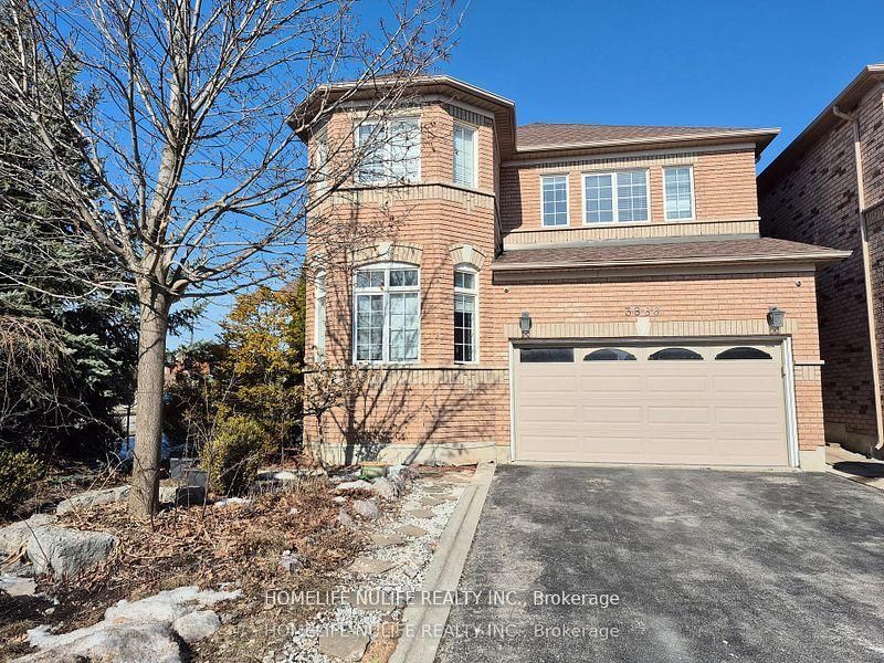 3866 Thomas Mississauga,ON L5M 7B1