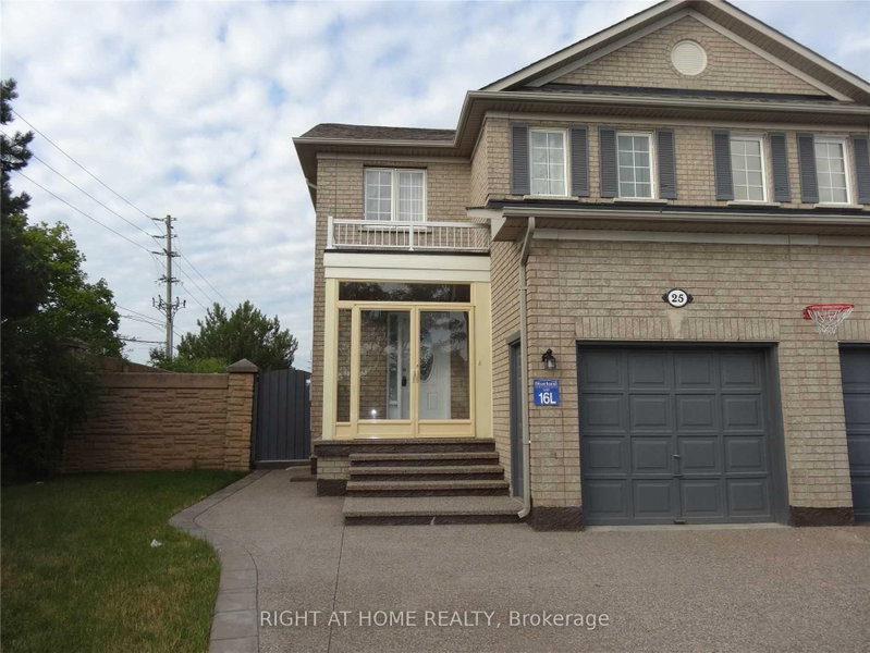 25 Lucio Brampton,ON L6P 1K1 — Photo 2