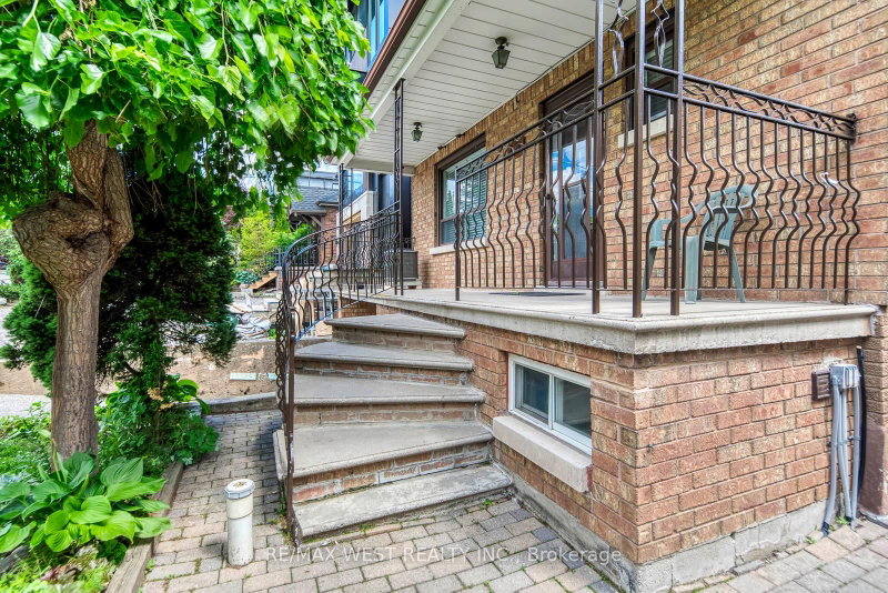 49 Montcalm Avenue