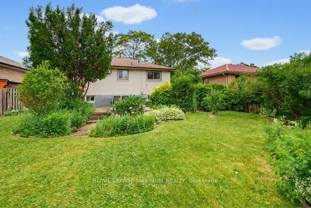 41 Strathavon Drive • Toronto, ON photo 33