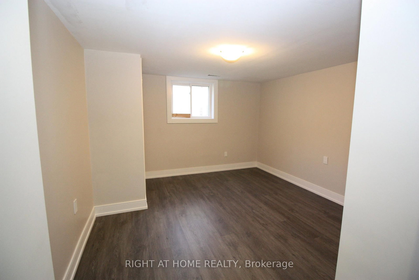 Lower-31 Northampton Dr Drive, Toronto, ON, photo 4