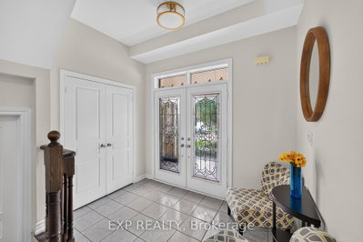 82 Humberstone Crescent • Brampton, ON photo 8