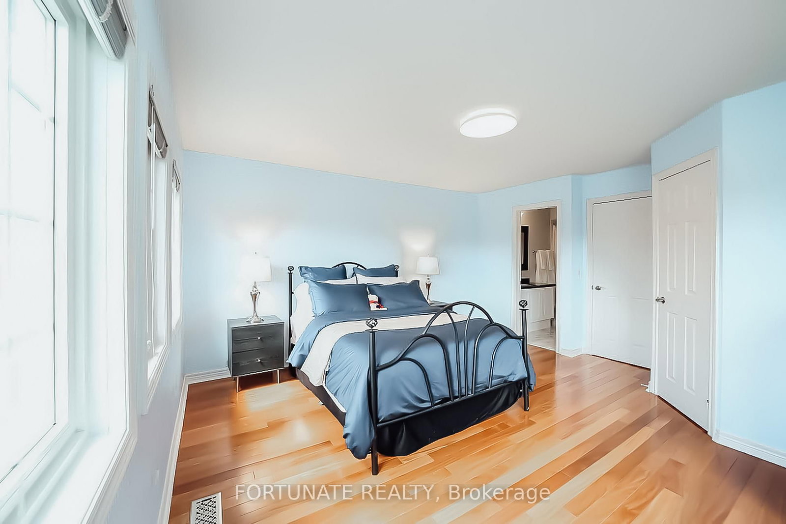 2071 Pinevalley Crescent • Oakville, ON photo 14