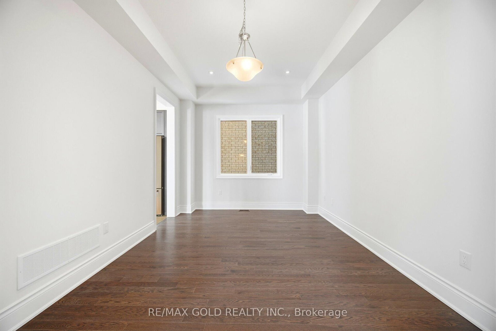 32 Addison Street • Caledon, ON photo 4