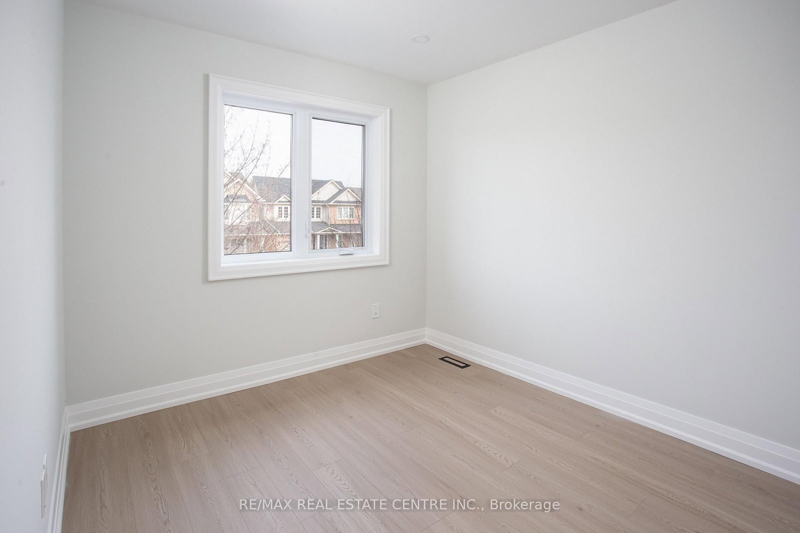 5940 Blue Spruce Avenue • Burlington, ON photo 22