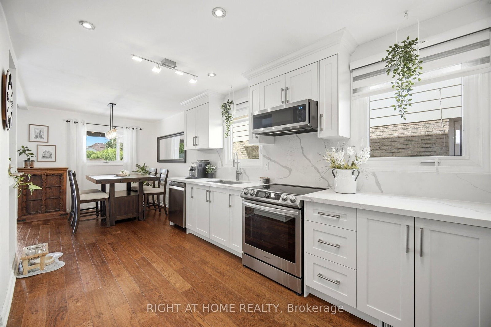 7013 Hickling Crescent • Mississauga, ON photo 12