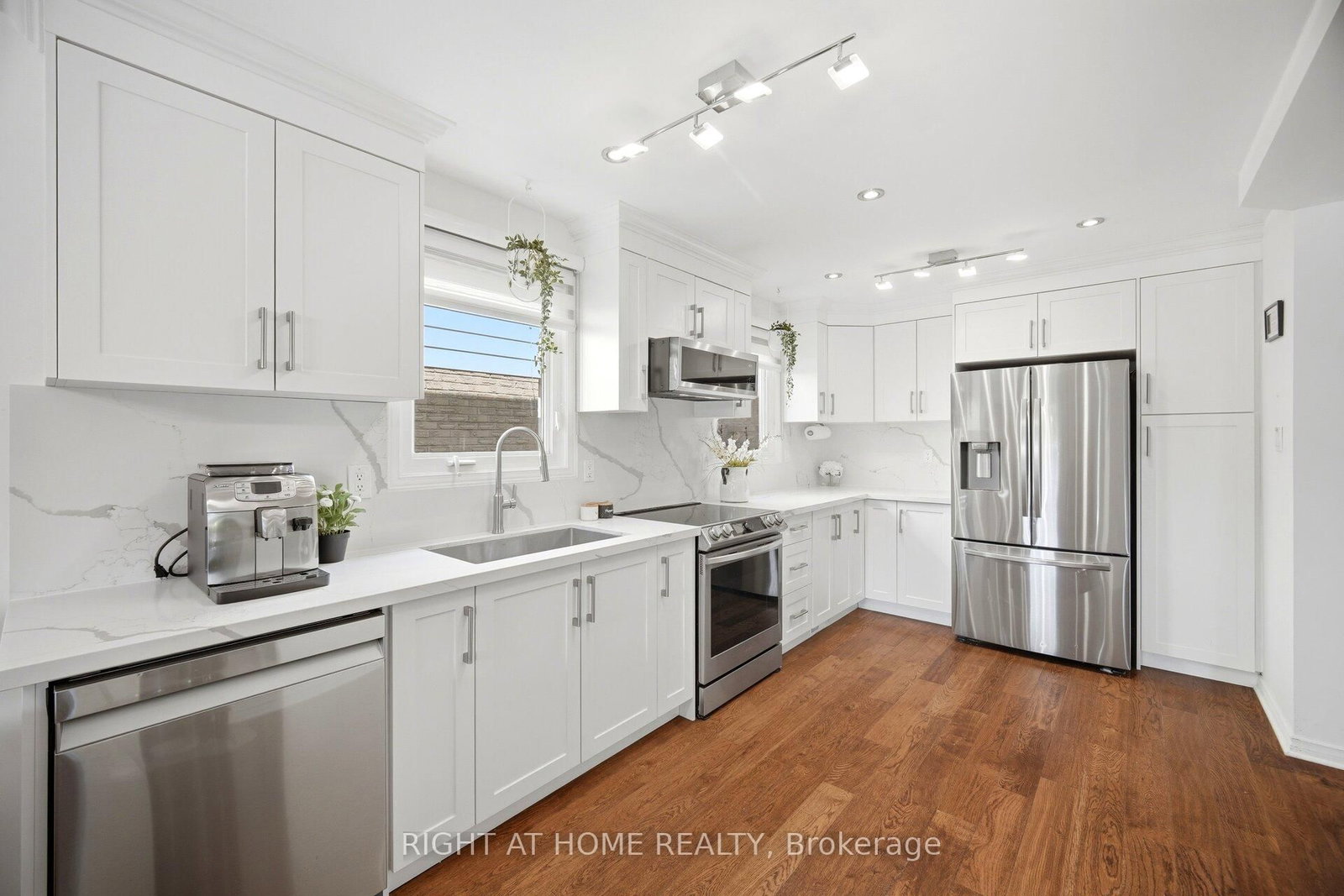 7013 Hickling Crescent • Mississauga, ON photo 13
