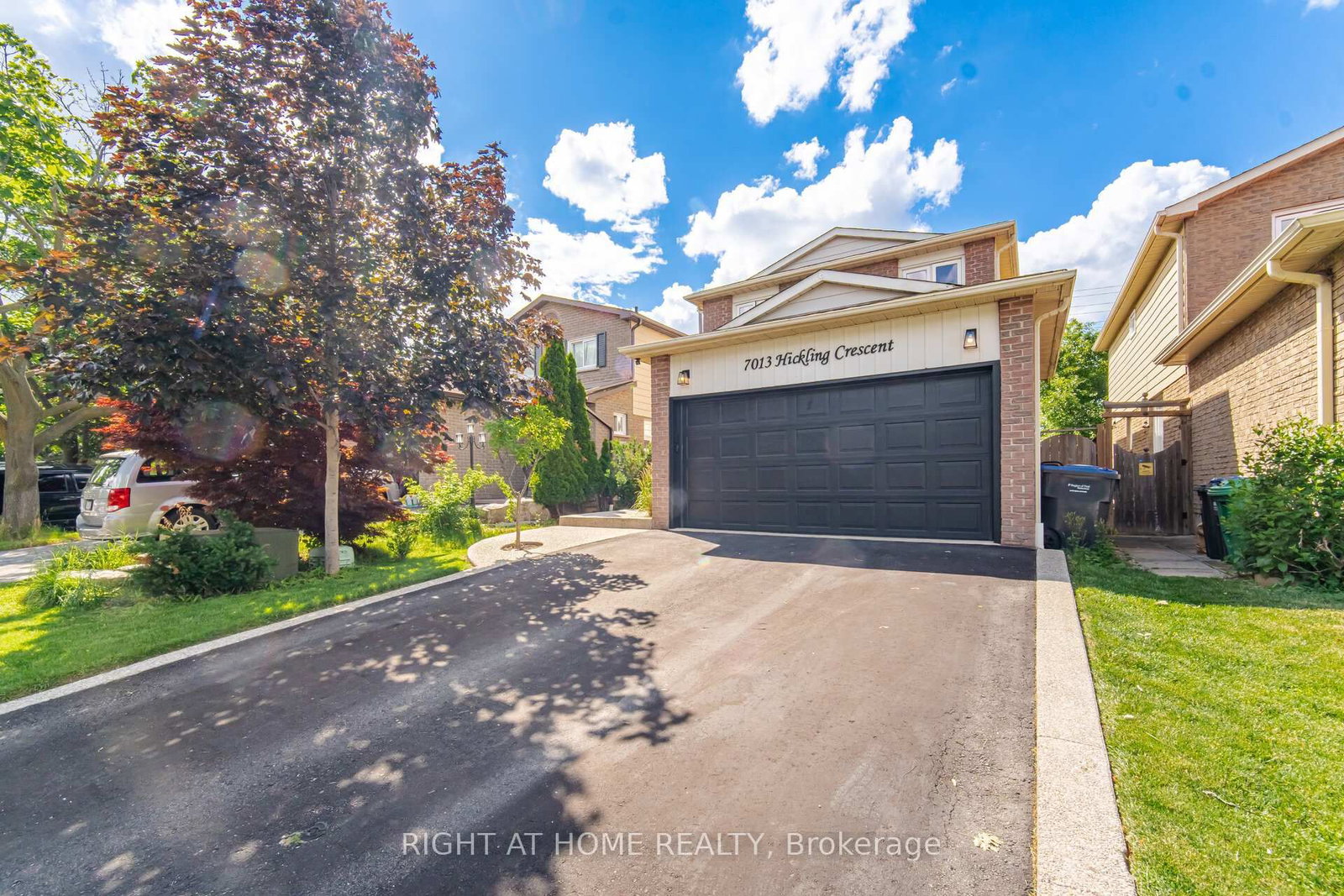 7013 Hickling Crescent • Mississauga, ON photo 2