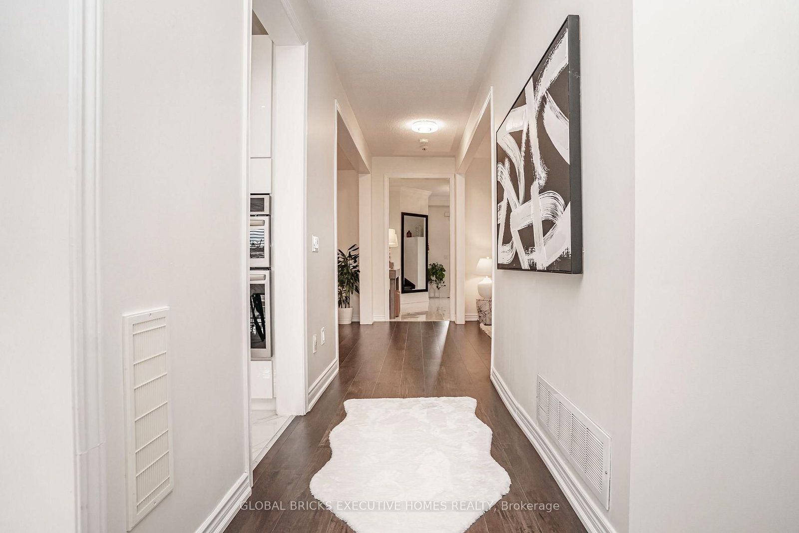 3435 Artesian Drive • Mississauga, ON photo 12