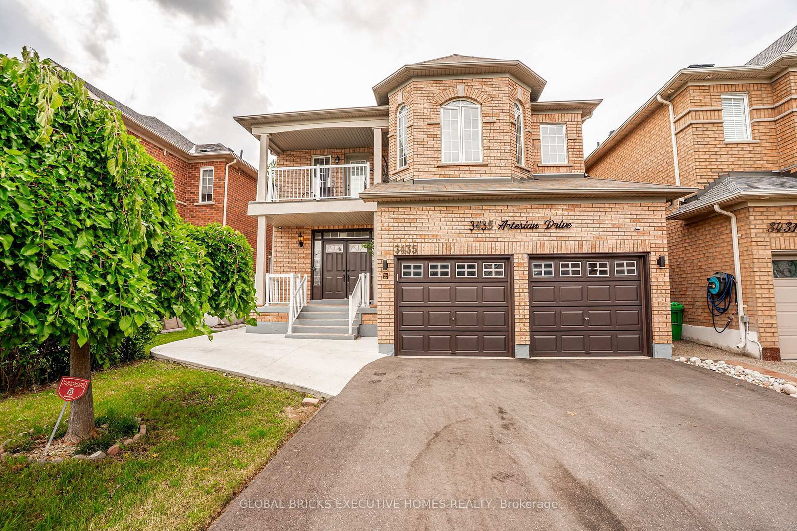 3435 Artesian Drive • Mississauga, ON photo 2