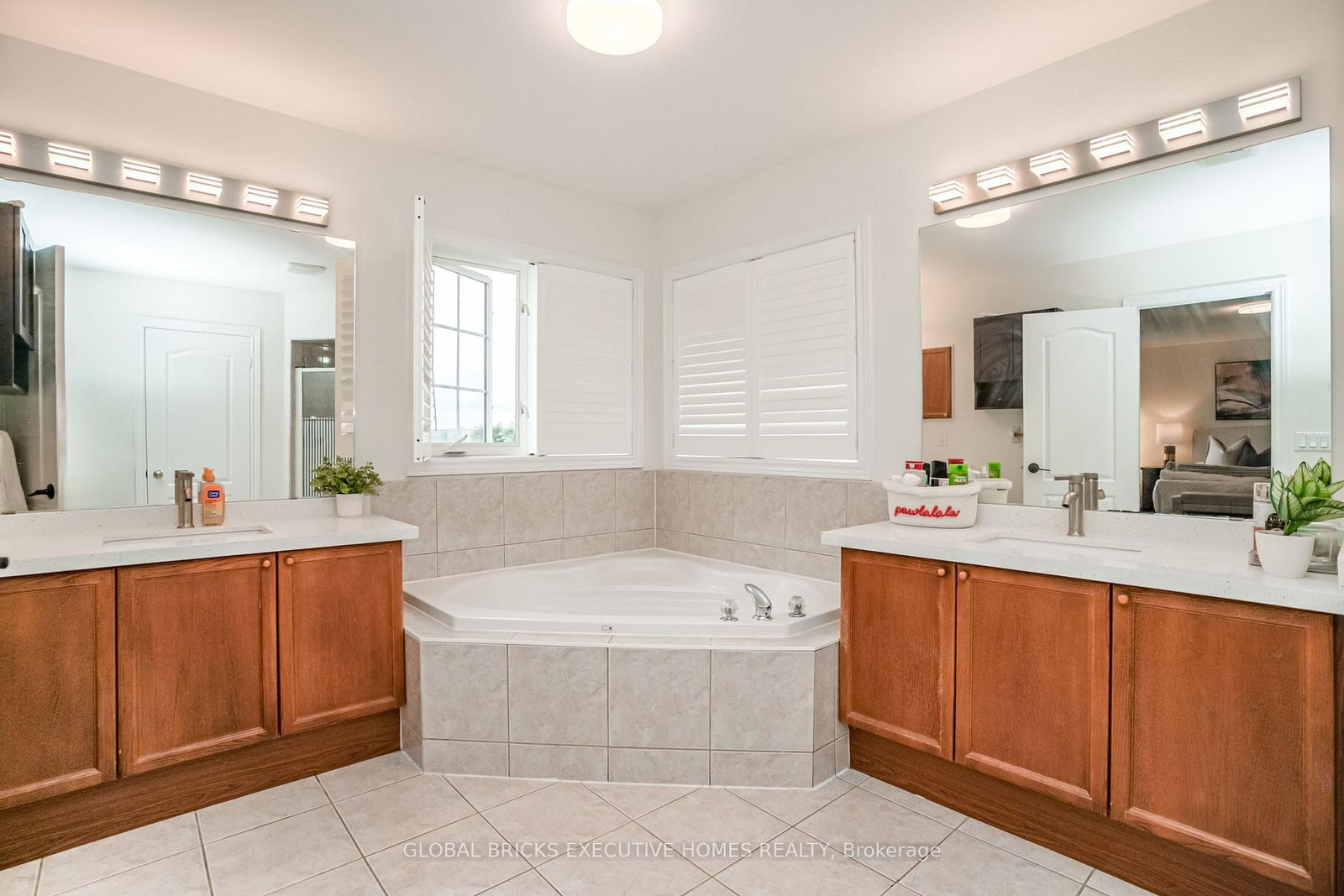 3435 Artesian Drive • Mississauga, ON photo 25