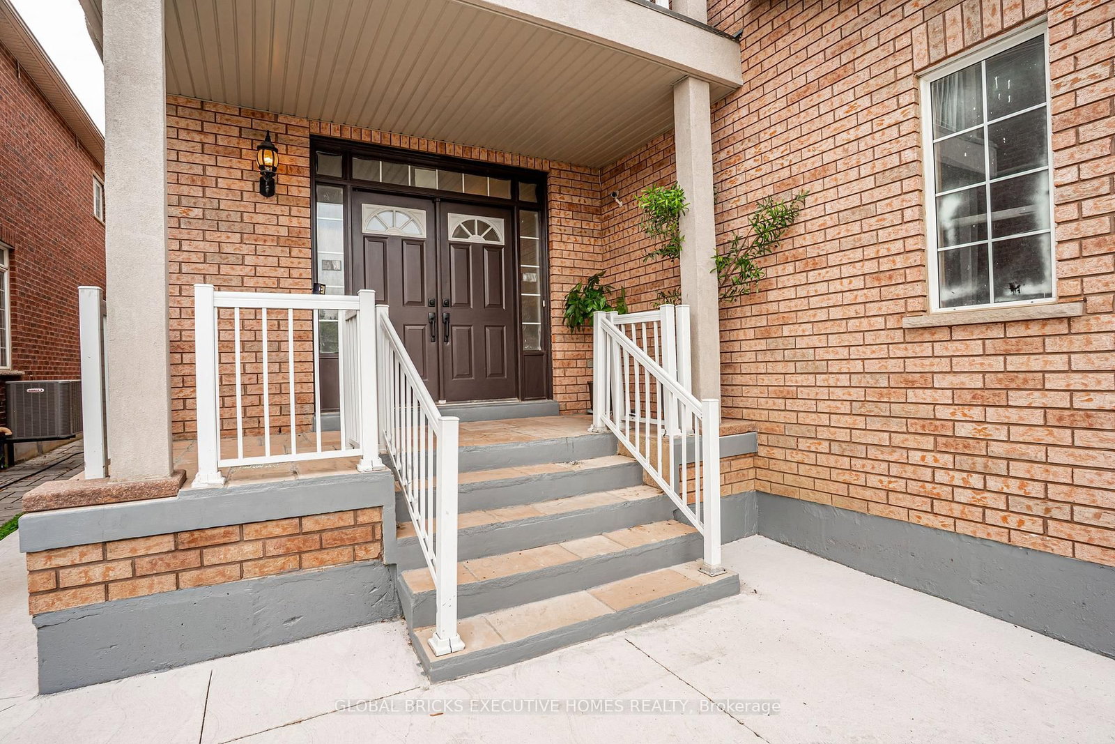 3435 Artesian Drive • Mississauga, ON photo 3