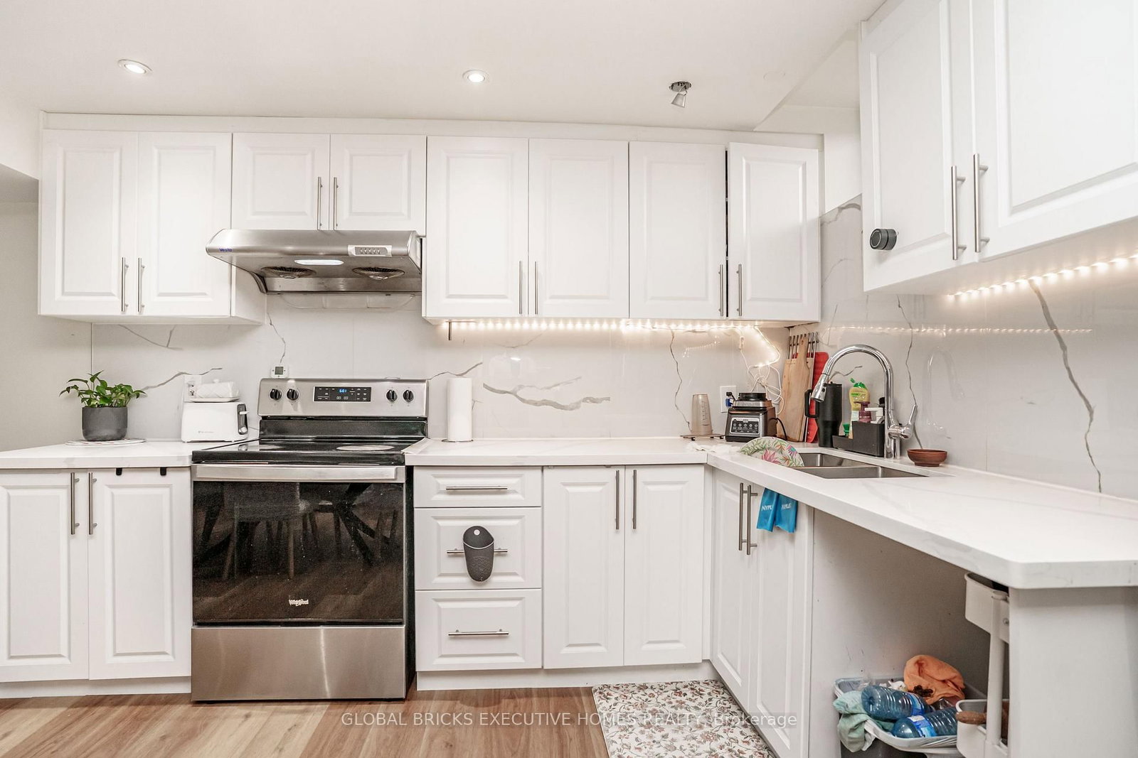 3435 Artesian Drive • Mississauga, ON photo 40