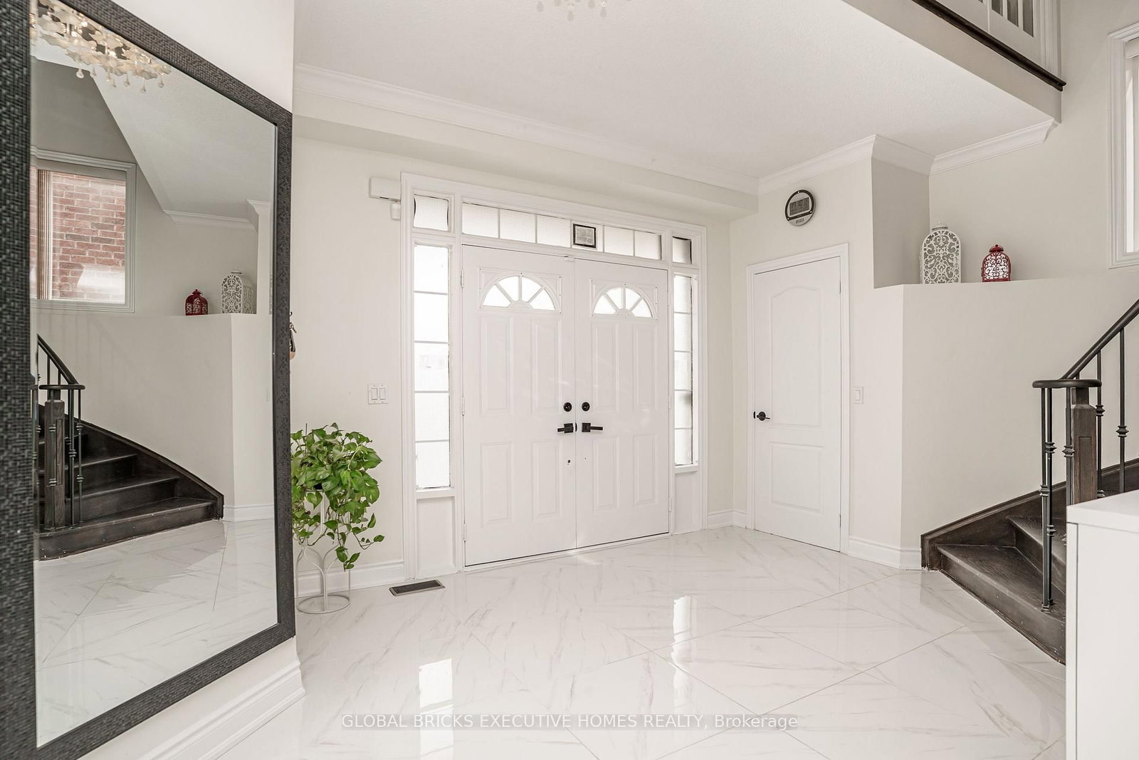 3435 Artesian Drive • Mississauga, ON photo 5
