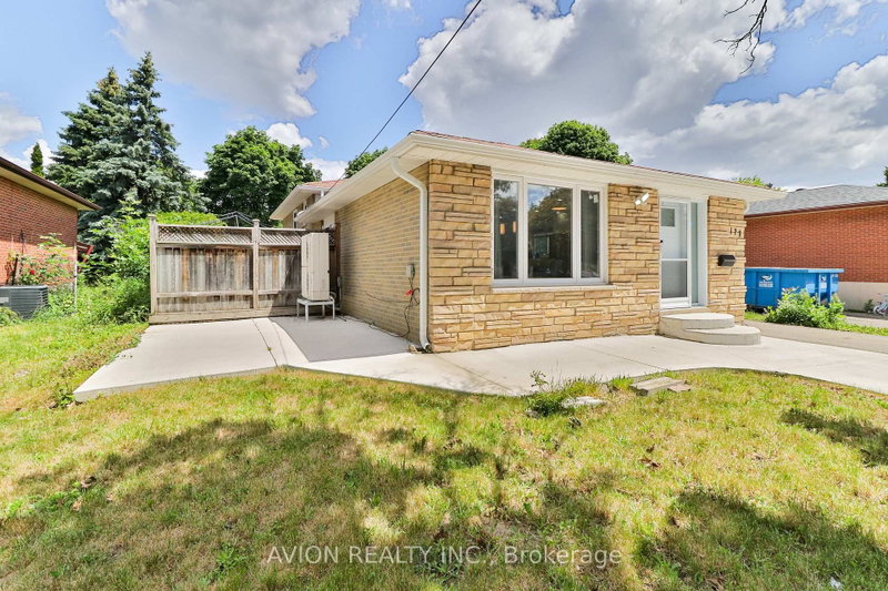 128 Rutherford Brampton,ON L6V 2J5 — Photo 3