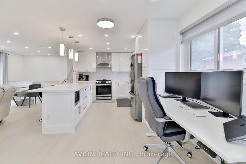 128 Rutherford Brampton,ON L6V 2J5 — Photo 6