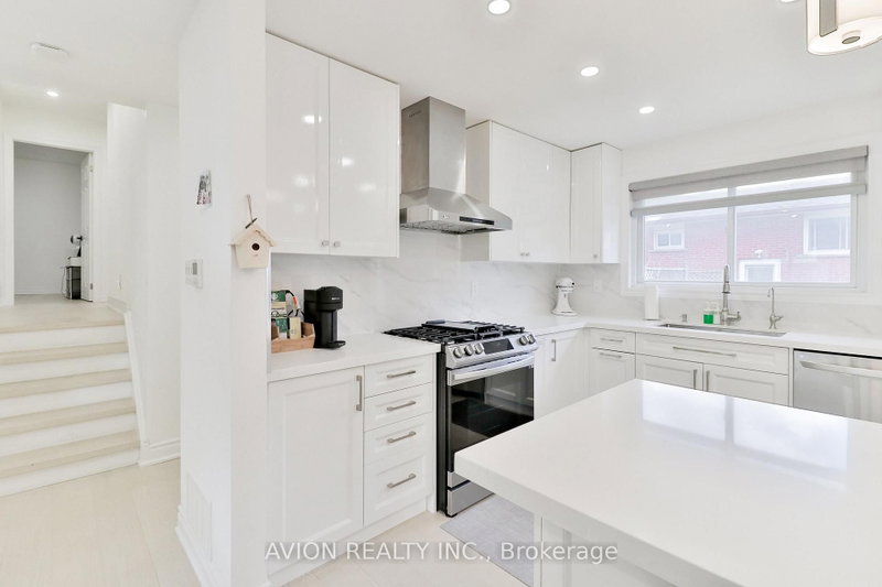 128 Rutherford Brampton,ON L6V 2J5 — Photo 8