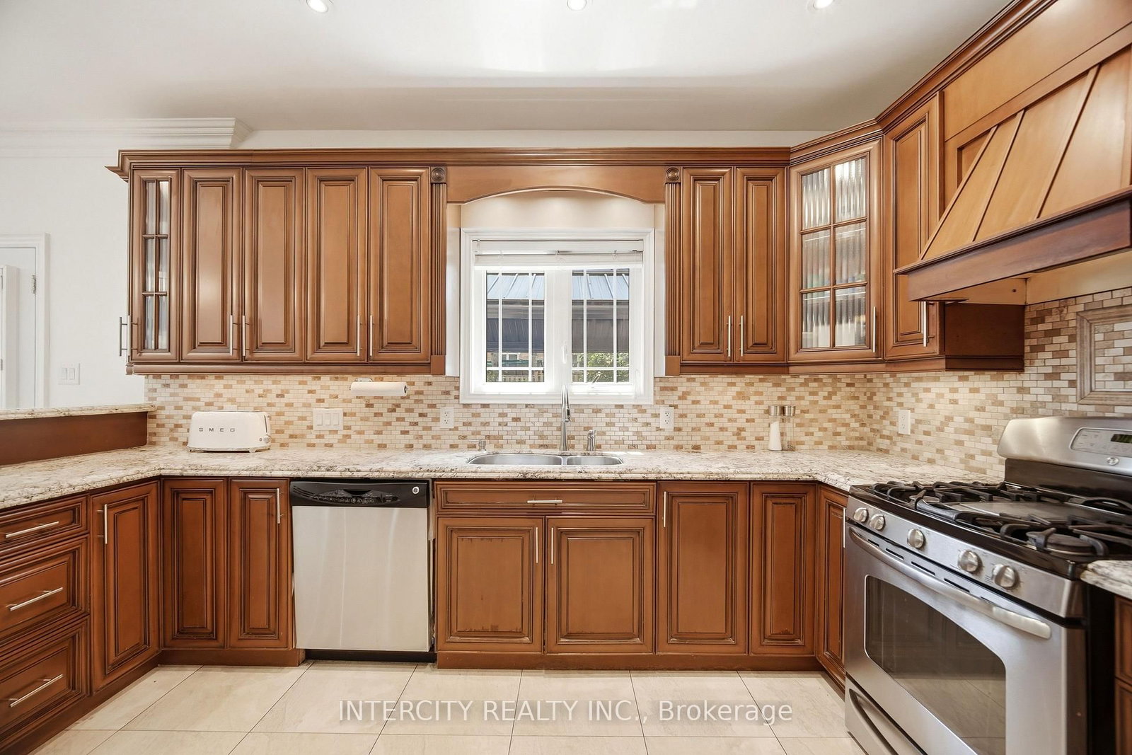 25 Lockheed Boulevard • Toronto, ON photo 10