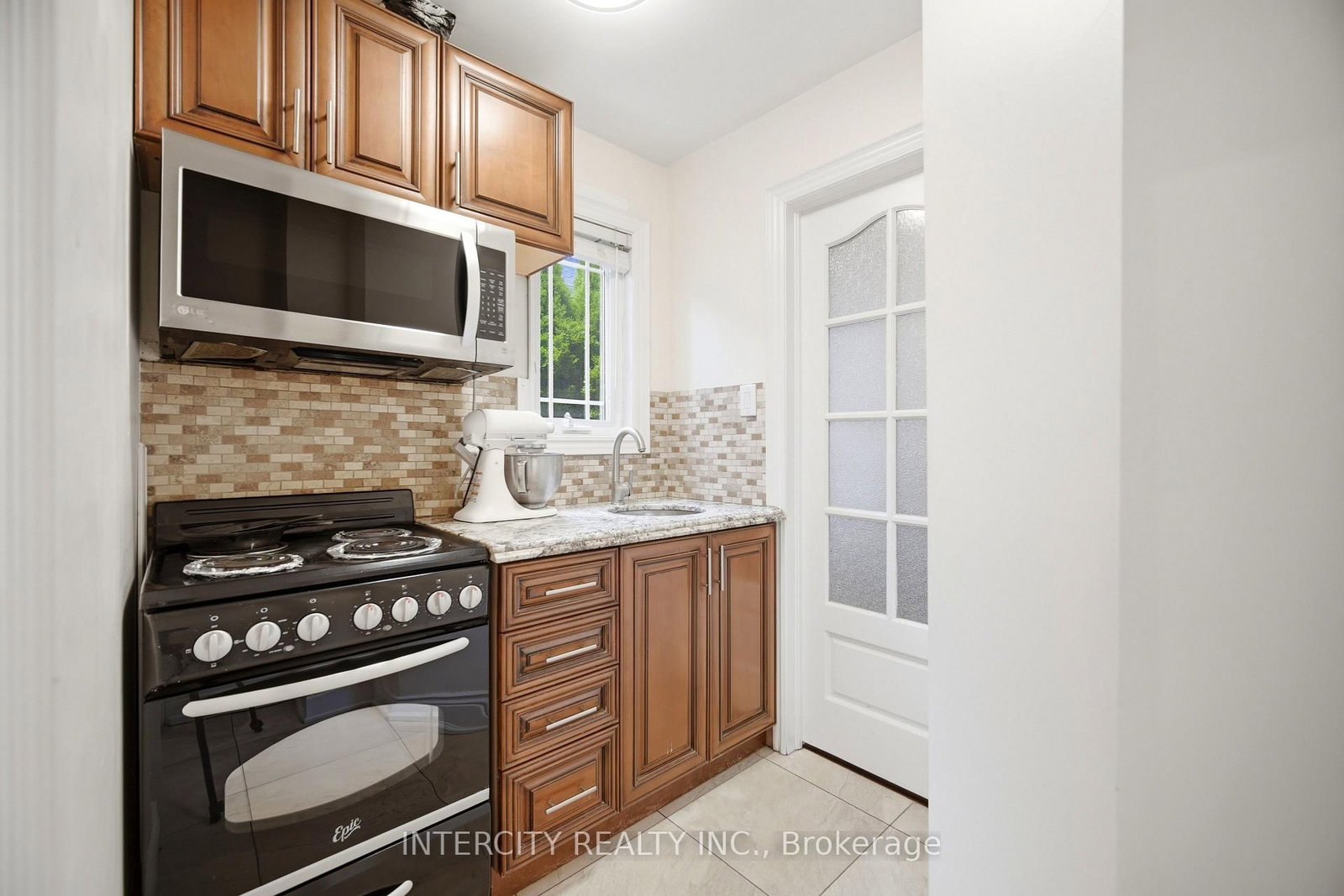 25 Lockheed Boulevard • Toronto, ON photo 13