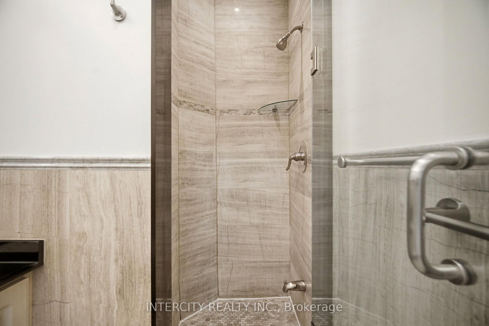 25 Lockheed Boulevard • Toronto, ON photo 18