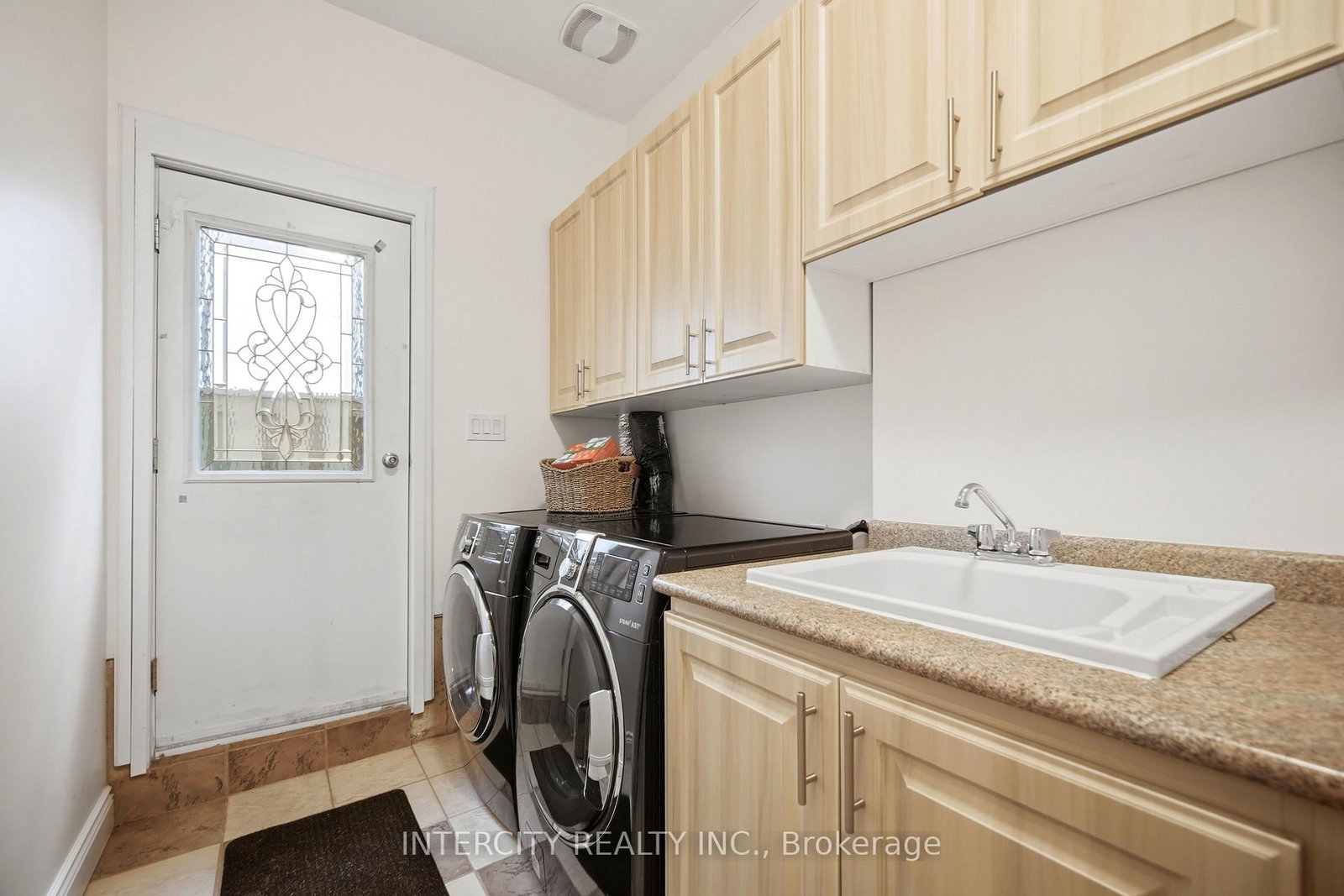 25 Lockheed Boulevard • Toronto, ON photo 31