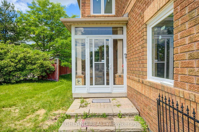 Upper Level - 5327 Landsborough Avenue