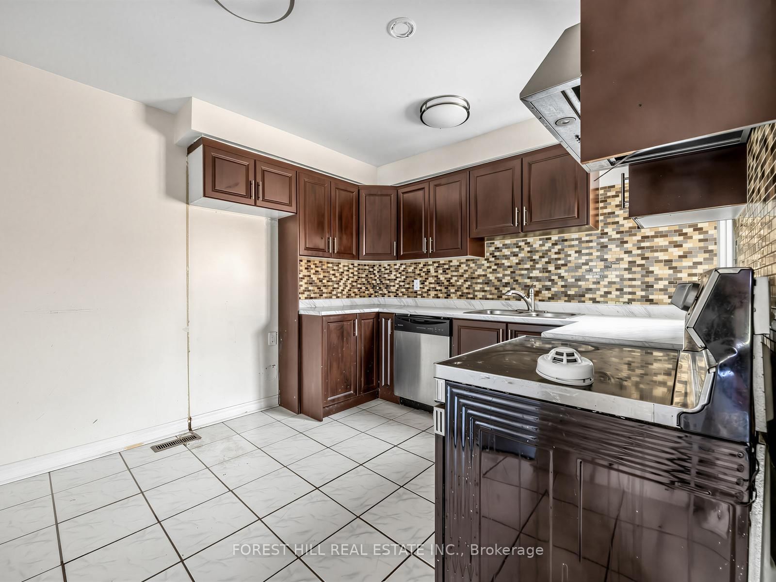 61 Royal Salisbury Way • Brampton, ON photo 5