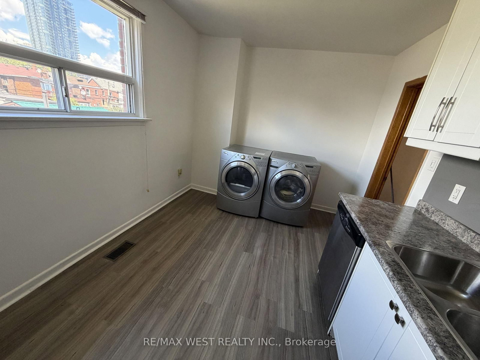 Upper-78 Millicent Street, Toronto, ON, photo 5