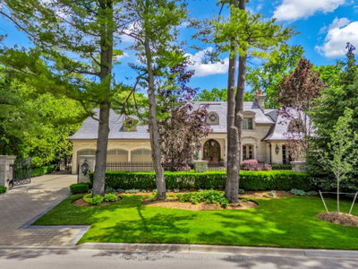 6-bed Detached House · 113 Maple Grove Dr