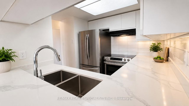 706 - 75 King Street E