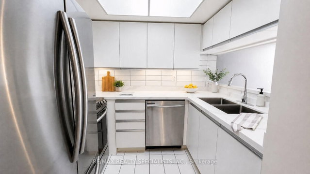 706 - 75 King Street E