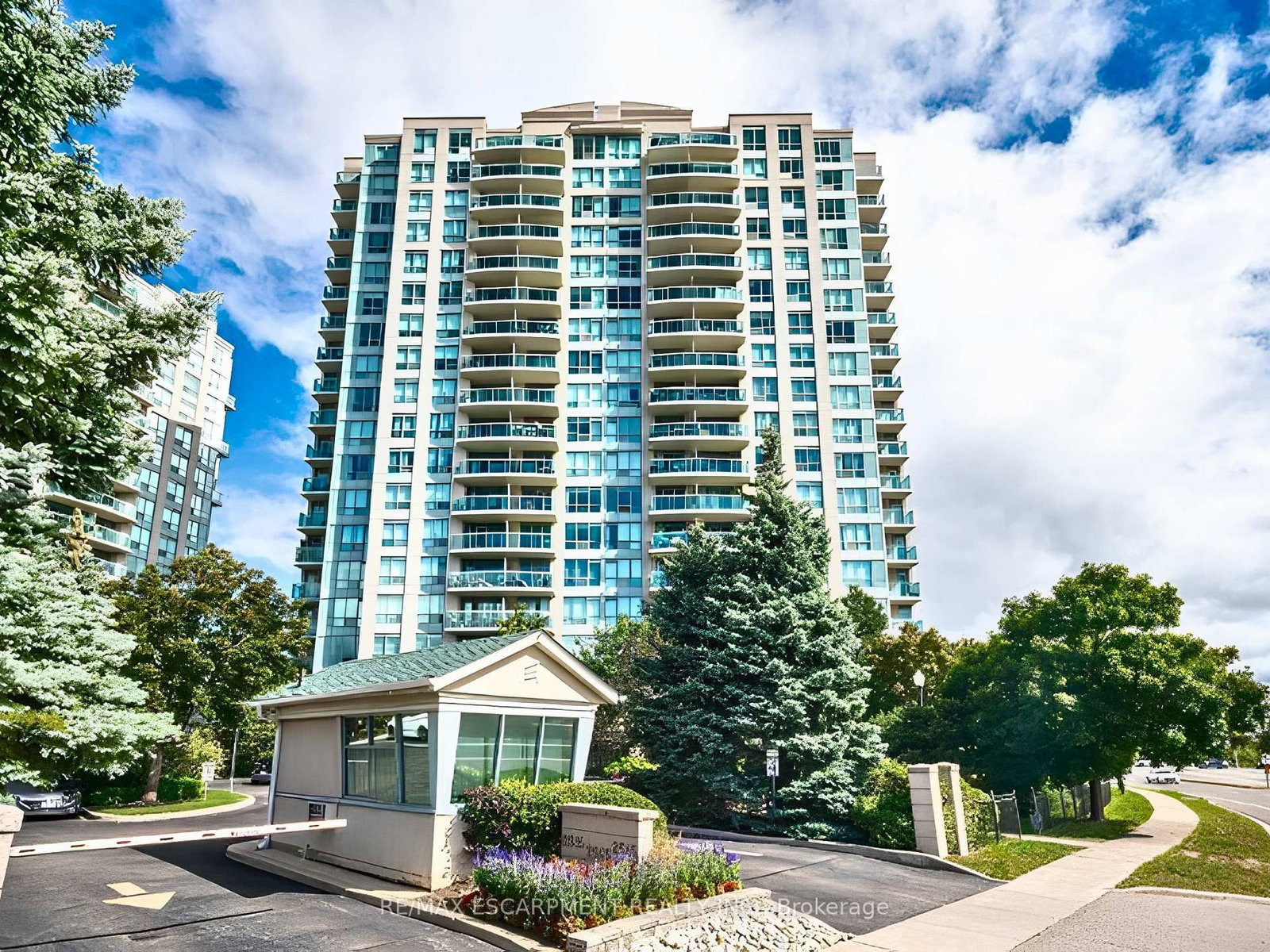 2545 Erin Centre Mississauga,ON L5M 6Z9