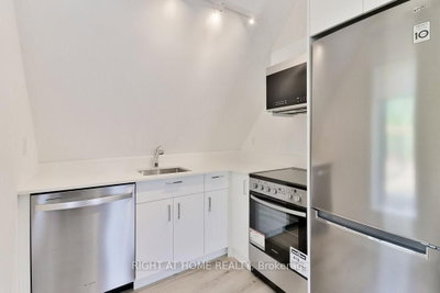 Unit 3 — 45 Brock Avenue — photo 5