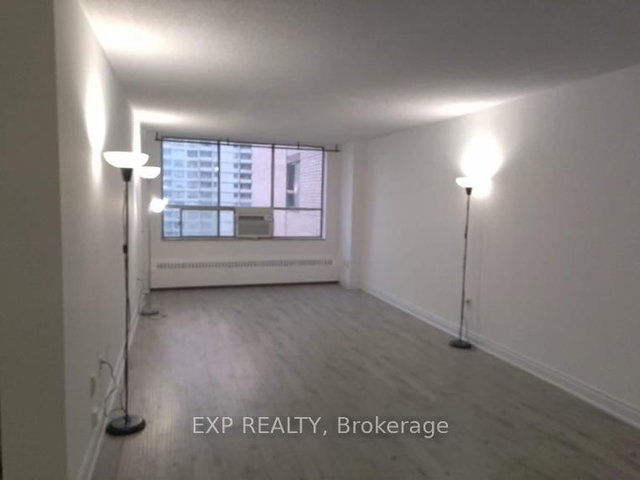 816 - 320 Dixon Road