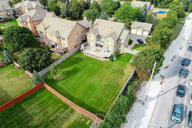 1918 Royal Credit Blvd photo 2