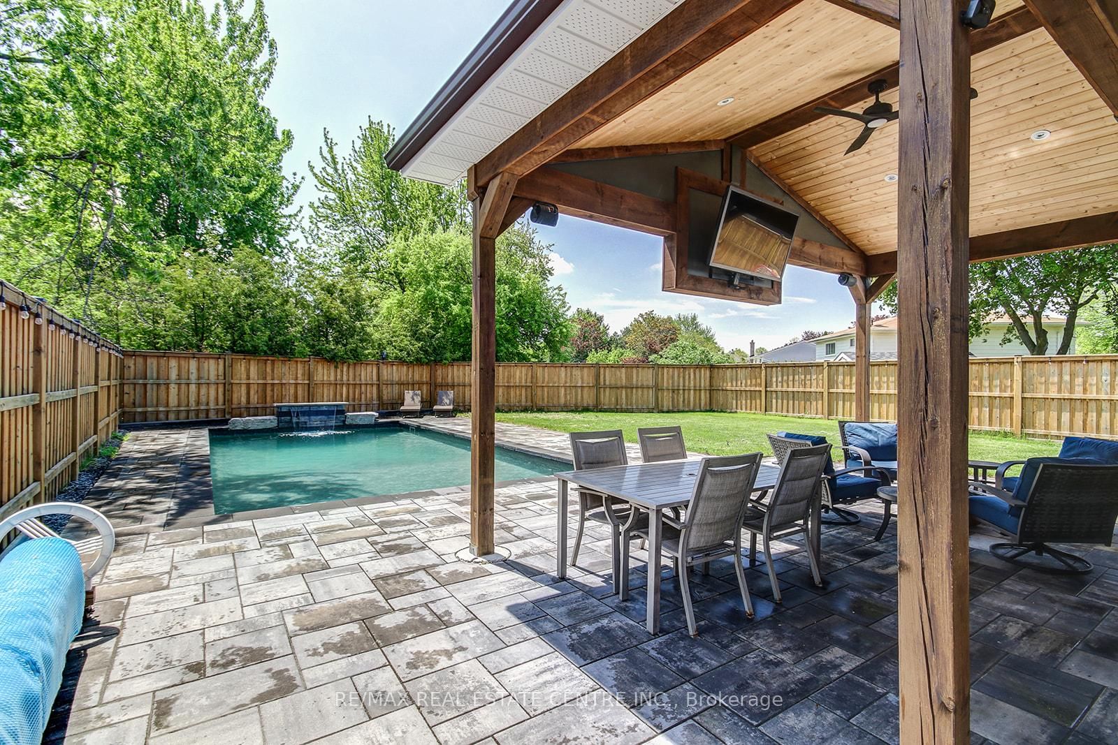 200 DELREX Boulevard • Halton Hills, ON photo 24