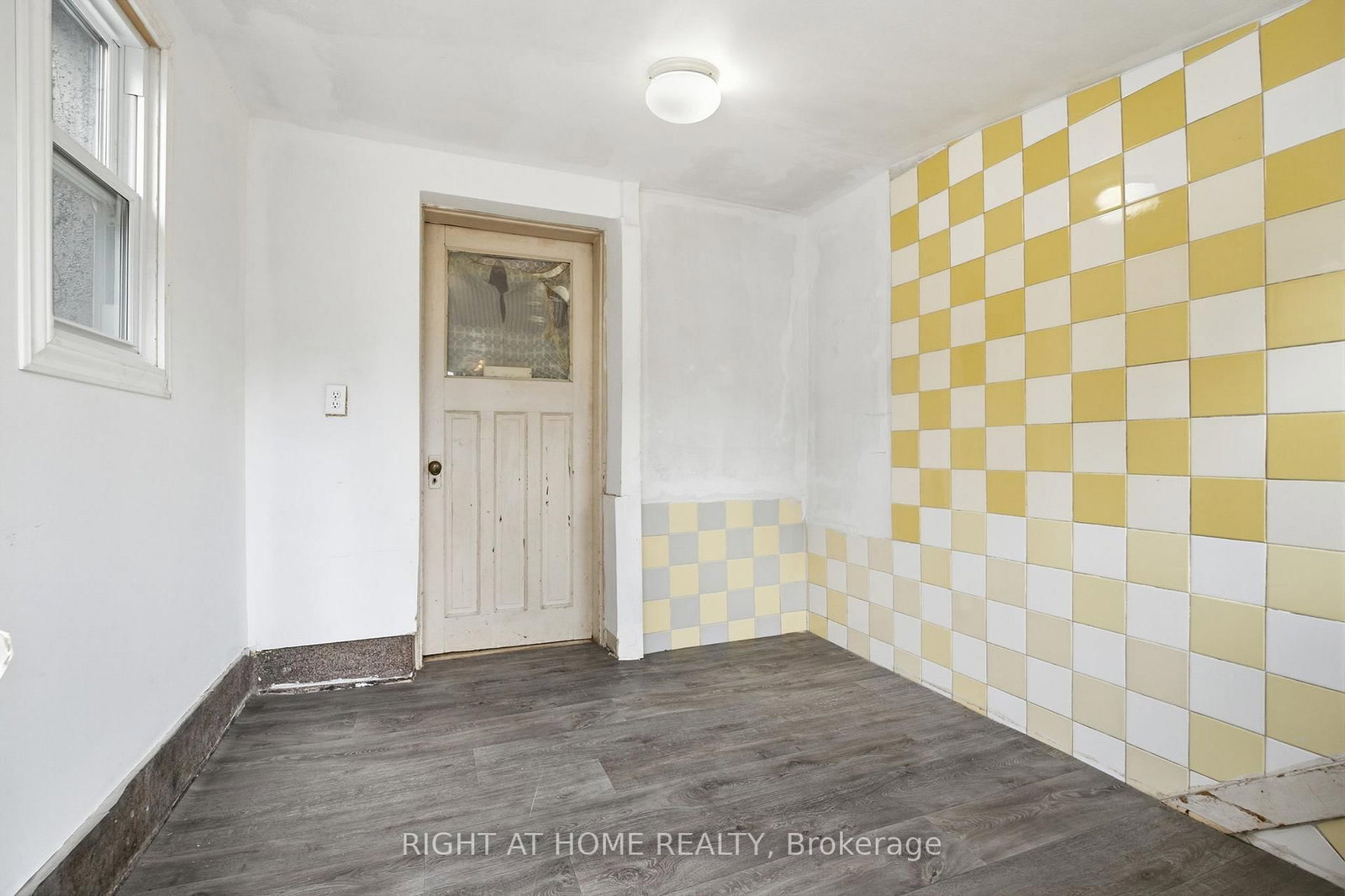 502 Salem Avenue N • Toronto, ON photo 18