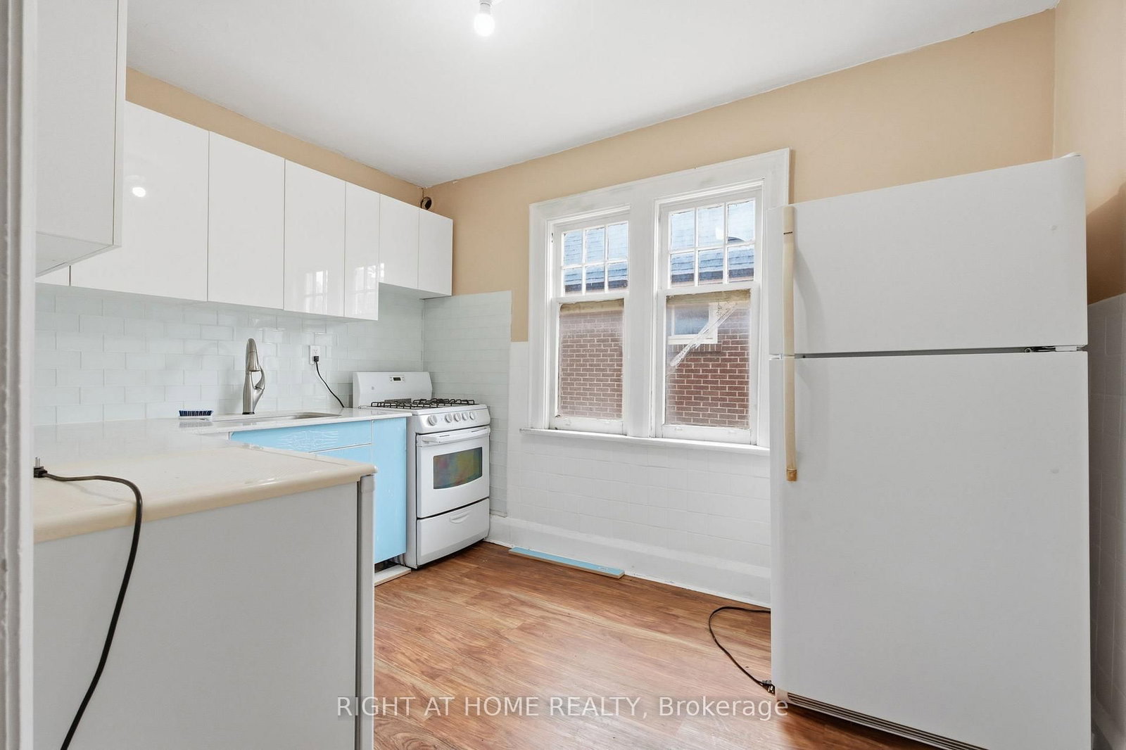 502 Salem Avenue N • Toronto, ON photo 32