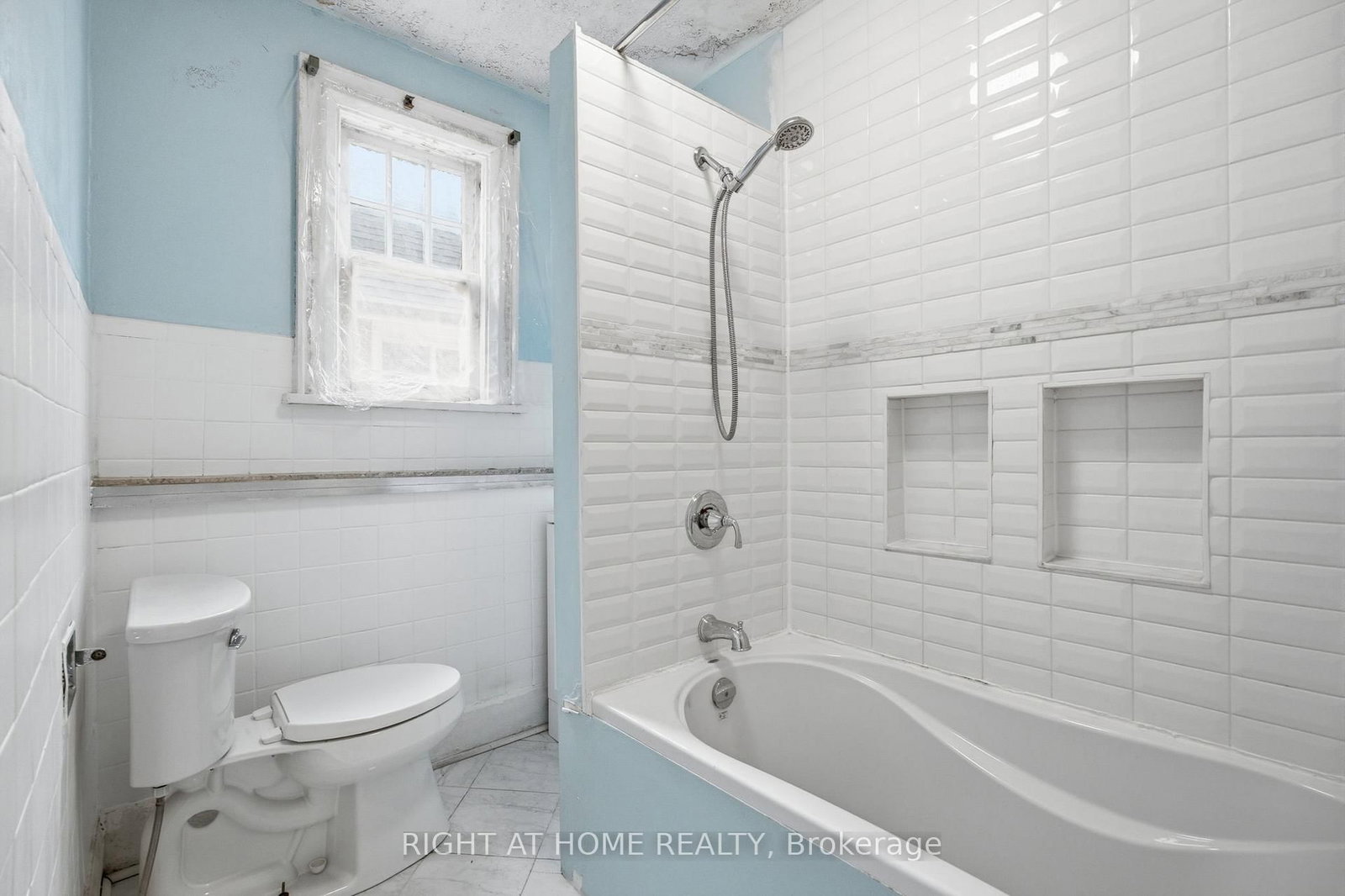 502 Salem Avenue N • Toronto, ON photo 36