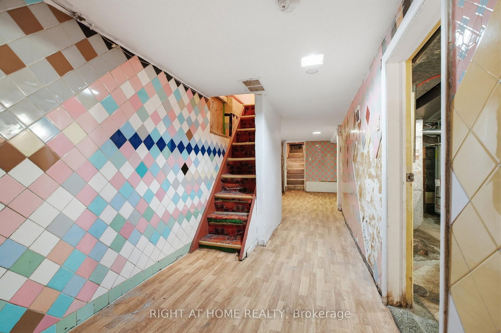 502 Salem Avenue N • Toronto, ON photo 38