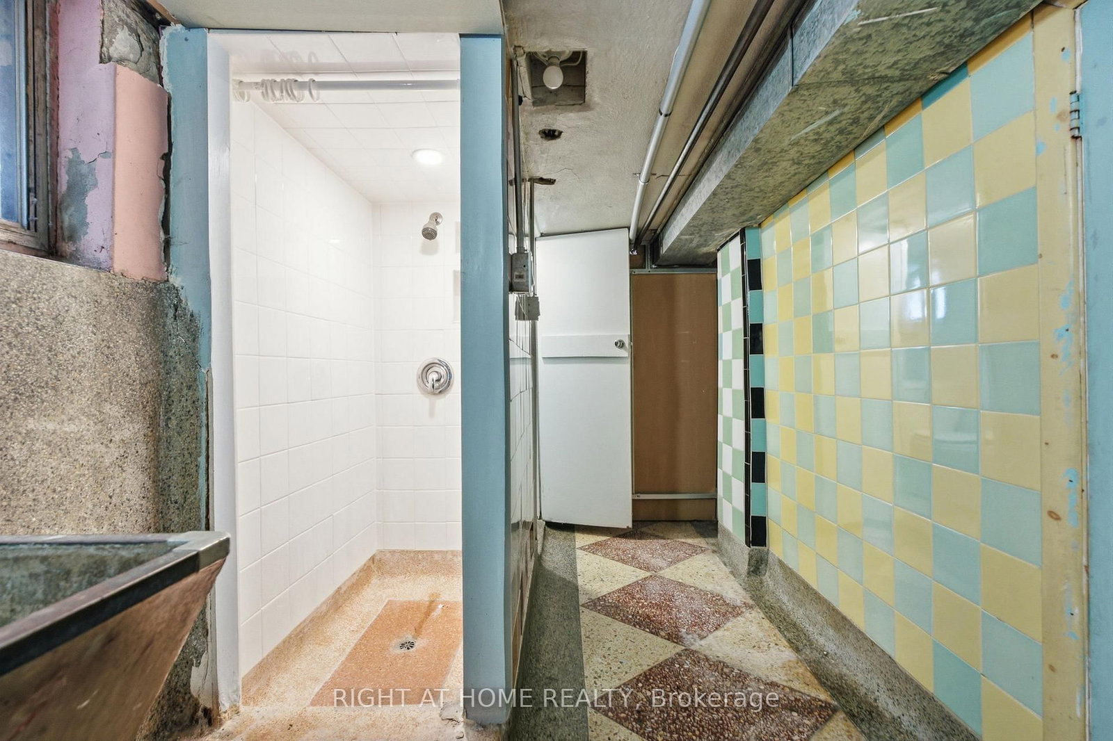 502 Salem Avenue N • Toronto, ON photo 43